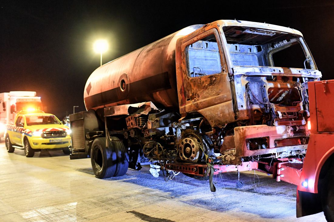 βυτιοφόρο φωτιά στην εθνική οδό Αθηνών - Κορίνθου