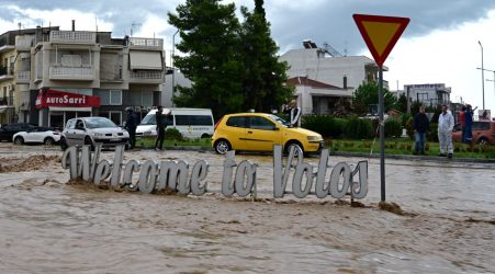 Κακοκαιρία Daniel: “Βυθίστηκε” κάτω από το νερό ο Βόλος (BINTEO drone)