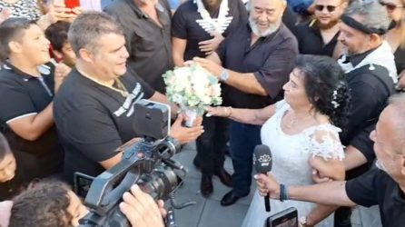 O γάμος της χρονιάς στην Κρήτη: Παντρεύτηκε η 82χρονη Παρασκιώ με τον 41χρονο Κωστή (ΒΙΝΤΕΟ)