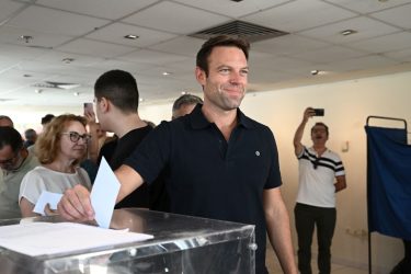 Εκλογές ΣΥΡΙΖΑ: Ψήφισε στο Περιστέρι ο Στέφανος Κασσελάκης (ΒΙΝΤΕΟ)
