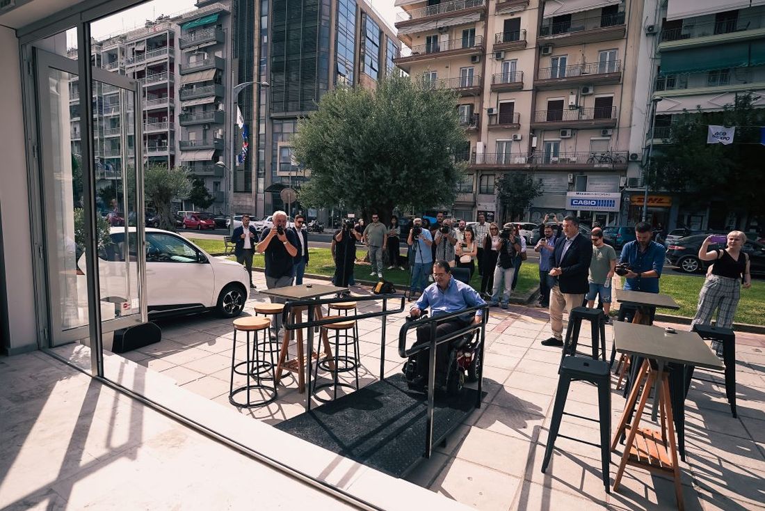 Απόστολος Τζιτζικώστας εκλογικό κέντρο Θεσσαλονίκη