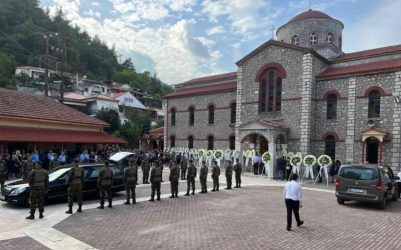 Σπαραγμός στην κηδεία του 27χρονου Αρχιλοχία που σκοτώθηκε στο τροχαίο στην Λιβύη (ΒΙΝΤΕΟ & ΦΩΤΟ)