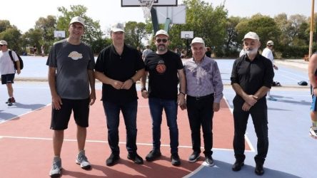 Απόστολος Τζιτζικώστας