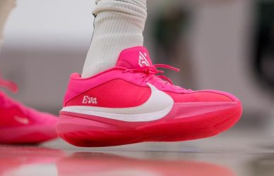 Γιάννης Αντετοκούνμπο: Τα ροζ παπούτσια που φόρεσε με το όνομα της κόρης του (ΦΩΤΟ)