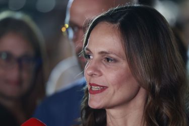 Απαντά στον Κασσελάκη η Αχτσιόγλου – «Ντιμπέιτ ακριβώς επειδή είμαστε σύντροφοι»