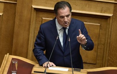 Ανέβηκαν οι τόνοι στη Βουλή μεταξύ Γεωργιάδη και Πλεύρη με Τζάκρη