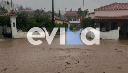 Κακοκαιρία Daniel: Στο έλεος των καταστροφών η Εύβοια – Πλημμυρισμένα σπίτια και χαλασμένοι δρόμοι (ΒΙΝΤΕΟ)