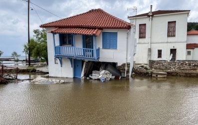 Κακοκαιρία Daniel: Στο τέλος του μήνα θα επανέλθει το πόσιμο νερό στον Βόλο