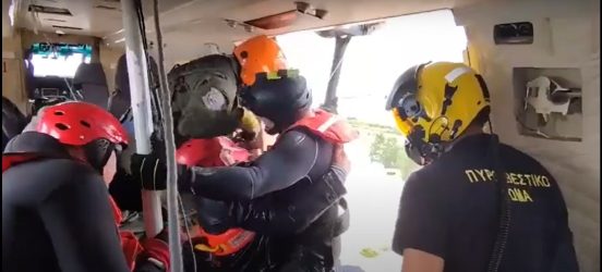 Εξι αγνοούμενοι στην Καρδίτσα – Ξεκίνησαν οι επιχειρήσεις απεγκλωβισμού με ελικόπτερα (ΒΙΝΤΕΟ)