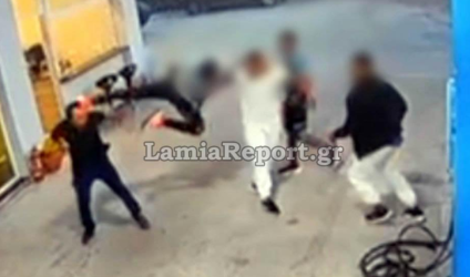 Σοκ στη Λαμία: Ρομά επιτέθηκαν σε καρκινοπαθή επειδή δεν τους έβαζε βενζίνη χωρίς να πληρώσουν (ΒΙΝΤΕΟ)