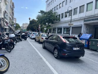 Μποτιλιάρισμα στη Λάρισα για ένα νερό – Κατακλύζουν τα σούπερ μάρκετ (ΦΩΤΟ)