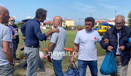 Στην Καρδίτσα ο Κυριάκος Μητσοτάκης – Πέταξε πάνω από τις πλημμυρισμένες περιοχές της Θεσσαλίας
