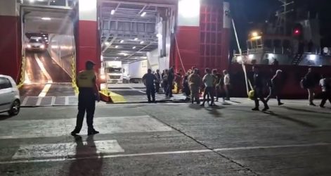 Ραφήνα: Εληξε η “Οδύσσεια” των επιβατών του “Fast Ferries Andros” μετά από 18 ώρες (ΒΙΝΤΕΟ) 