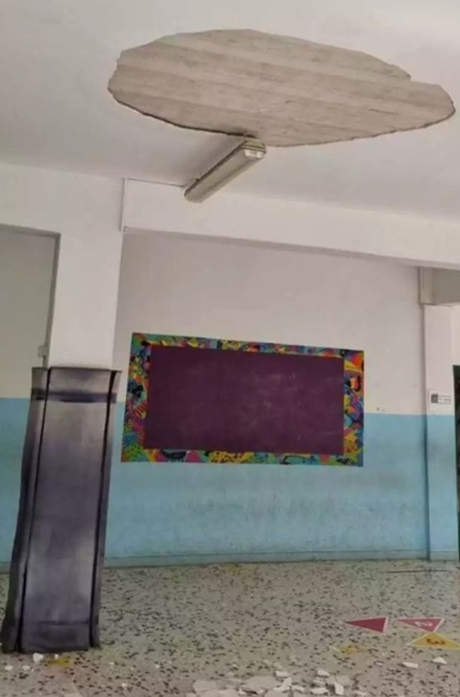 Σοβάδες έπεσαν σε κεφάλια μαθητών σε Δημοτικό Σχολείο στα Πετράλωνα