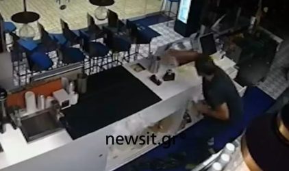 “Ανοιξαν” κι άλλο μαγαζί οι διαρρήκτες που λήστεψαν το παγωτατζίδικο στη Θεσσαλονίκη (ΒΙΝΤΕΟ)