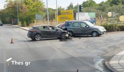 Σφοδρή σύγκρουση δύο αυτοκινήτων στην Κοζάνη – Στο νοσοκομείο σοβαρά τραυματισμένη μία κοπέλα