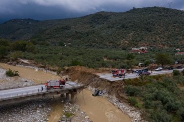 Κακοκαιρία Daniel: Συγκλονίζει γιος αγνοούμενου στο Βόλο – “Μου είπε δεν μπορώ να κρατηθώ άλλο” (ΒΙΝΤΕΟ)