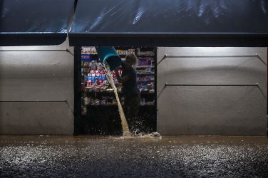 Κακοκαιρία Elias: Πλημμυρισμένα τα σπίτια στον Βόλο – Διακόπηκε η κυκλοφορία σε δρόμους (ΒΙΝΤΕΟ & ΦΩΤΟ)