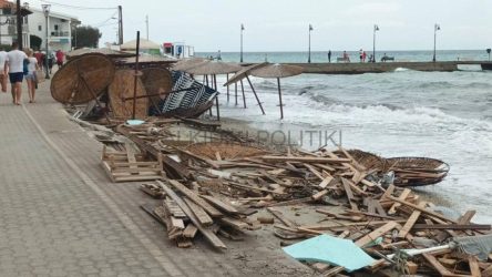 Κακοκαιρία Daniel: Καταστροφές και στην παραλία του Πευκοχωρίου – Μετράνε τα “σπασμένα” οι επιχειρηματίες (ΦΩΤΟ)