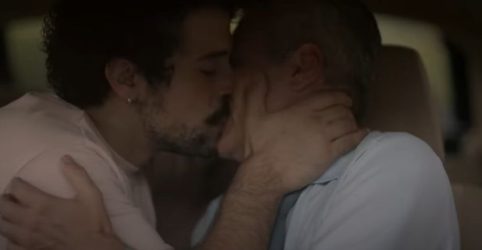 Μάριος Αθανασίου: Η οργισμένη αντίδραση στα σχόλια για το φιλί με τον συμπρωταγωνιστή του