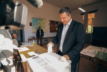Τζιτζικώστας: “Καλώ όλους να συμμετέχουν στη σημερινή πολύ σημαντική εκλογική διαδικασία”
