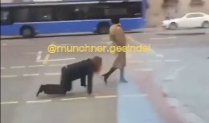 Γερμανία: Γυναίκα έβγαλε βόλτα έναν άνδρα με… λουρί (ΒΙΝΤΕΟ)