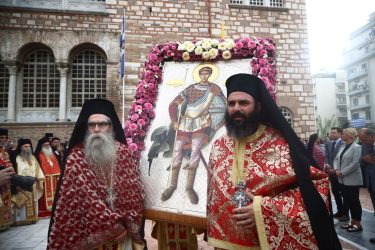 Θεσσαλονίκη: Μεγαλειώδης η Λιτανεία της Κάρας και των Ιερών Εικόνων για την εορτή του Αγίου Δημητρίου (ΦΩΤΟ)