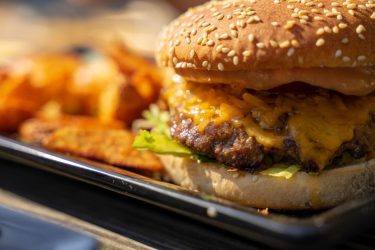 Φτιάξτε τα πιο νόστιμα και εύκολα burger στο air fryer