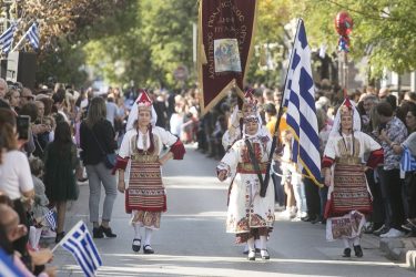 Πλήθος κόσμου παρακολούθησε τις παρελάσεις στον δήμο Πυλαίας Χορτιάτη (ΦΩΤΟ)