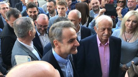 Κοζάνη: Με ποντιακή λύρα υποδέχθηκαν τον Κυριάκο Μητσοτάκη (ΒΙΝΤΕΟ)