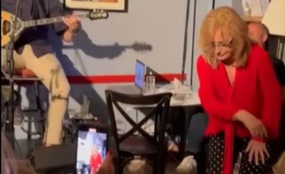 Η Αγγελική Νικολούλη χόρεψε βαρύ ζεϊμπέκικο και αποθεώθηκε (ΒΙΝΤΕΟ)