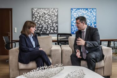 Συνάντηση Τζιτζικώστα με Σακελλαροπούλου αύριο (27/10) στην Περιφέρεια