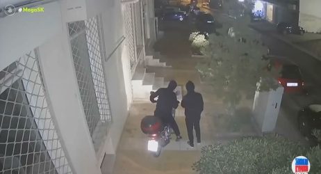 Βίντεο ντοκουμέντο με κλοπή μηχανής στη Θεσσαλονίκη μέσα σε λίγα λεπτά