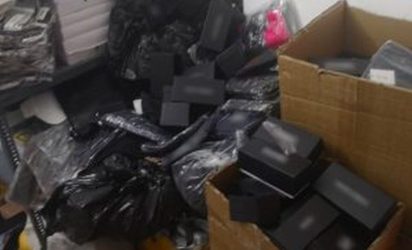 Θεσσαλονίκη: Εκαναν το σπίτι τους αποθήκη για «μαϊμού» προϊόντα (ΒΙΝΤΕΟ)