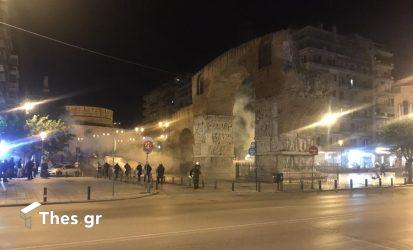 Επεισόδια στην Θεσσαλονίκη μετά το τέλος της πορείας για το Πολυτεχνείο (ΒΙΝΤΕΟ & ΦΩΤΟ)