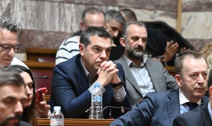 ΣΥΡΙΖΑ: Χειροκροτήθηκε στην συνεδρίαση της Κοινοβουλευτικής Ομάδας ο Αλέξης Τσίπρας (ΦΩΤΟ)