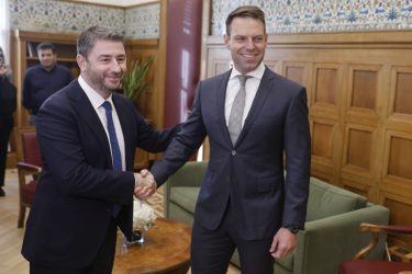 Κοινή γραμμή Κασσελάκη-Ανδρουλάκη για τις υποκλοπές και τα Τέμπη: «Να λάμψει το φως στην υπόθεση»