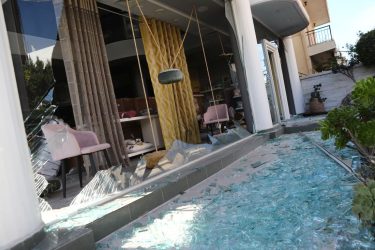 Ανδρέας Γκάμαρης: Επίθεση με γκαζάκια στο μαγαζί του διαιτητή της Super League (ΦΩΤΟ)