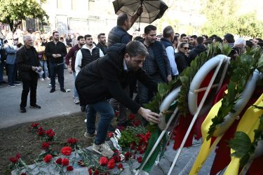 Επίθεση κατά του Νίκου Ανδρουλάκη στο Πολυτεχνείο – Φοιτητές του πέταξαν καφέδες (ΦΩΤΟ)