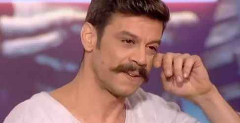 Δάκρυσε ο Λεωνίδας Καλφαγιάννης: “Μεγαλώσαμε μέσα στο Παίδων, περάσαμε δύσκολα”