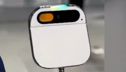 Humane Ai Pin: Νέα εποχή στα κινητά – Ερχεται μαγνητική καρφίτσα με τεχνητή νοημοσύνη (ΒΙΝΤΕΟ)