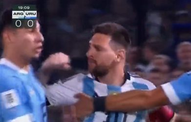 Εξαλλος ο Μέσι στο ματς με την Ουρουγουάη – Επιασε από τον λαιμό τον Ολιβέιρα (ΒΙΝΤΕΟ)