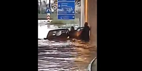 Πάτρα: Πλημμύρισαν οι δρόμοι από την καταιγίδα – Γυναίκα κόντεψε να πνιγεί στο αυτοκίνητό της (ΒΙΝΤΕΟ)