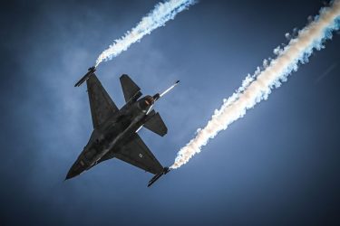 Εντυπωσιακή αεροπορική επίδειξη στο Φλοίσβο για την γιορτή του προστάτη της Πολεμικής Αεροπορίας