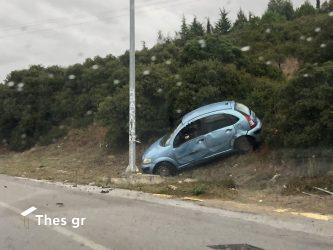 Θεσσαλονίκη: Ανετράπη αυτοκίνητο στην εξωτερική Περιφερειακή Οδό
