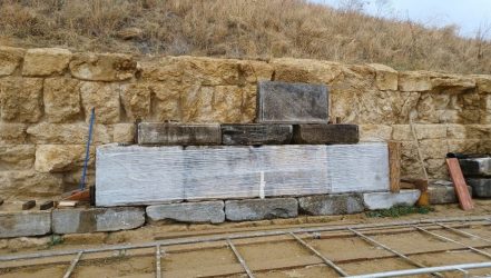 Τύμβος Καστά αρχιτεκτονικά μέλη