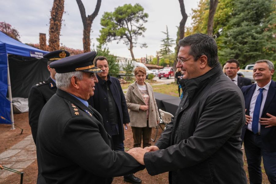 Εξοπλισμό και υλικά έκτακτης ανάγκης παρέδωσε ο Απόστολος Τζιτζικώστας σε νοσοκομεία, ΕΚΑΒ και Πυροσβεστική