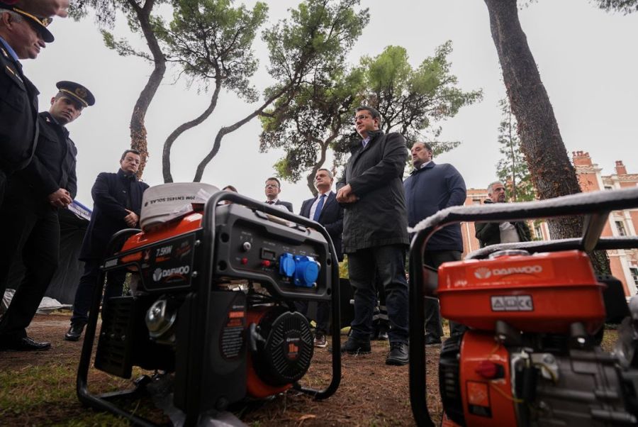 Εξοπλισμό και υλικά έκτακτης ανάγκης παρέδωσε ο Απόστολος Τζιτζικώστας σε νοσοκομεία, ΕΚΑΒ και Πυροσβεστική