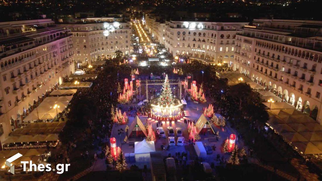 Πλατεία Αριστοτέλους γιορτή άναμμα χριστουγεννιάτικου δέντρου συναυλία εικόνα από drone