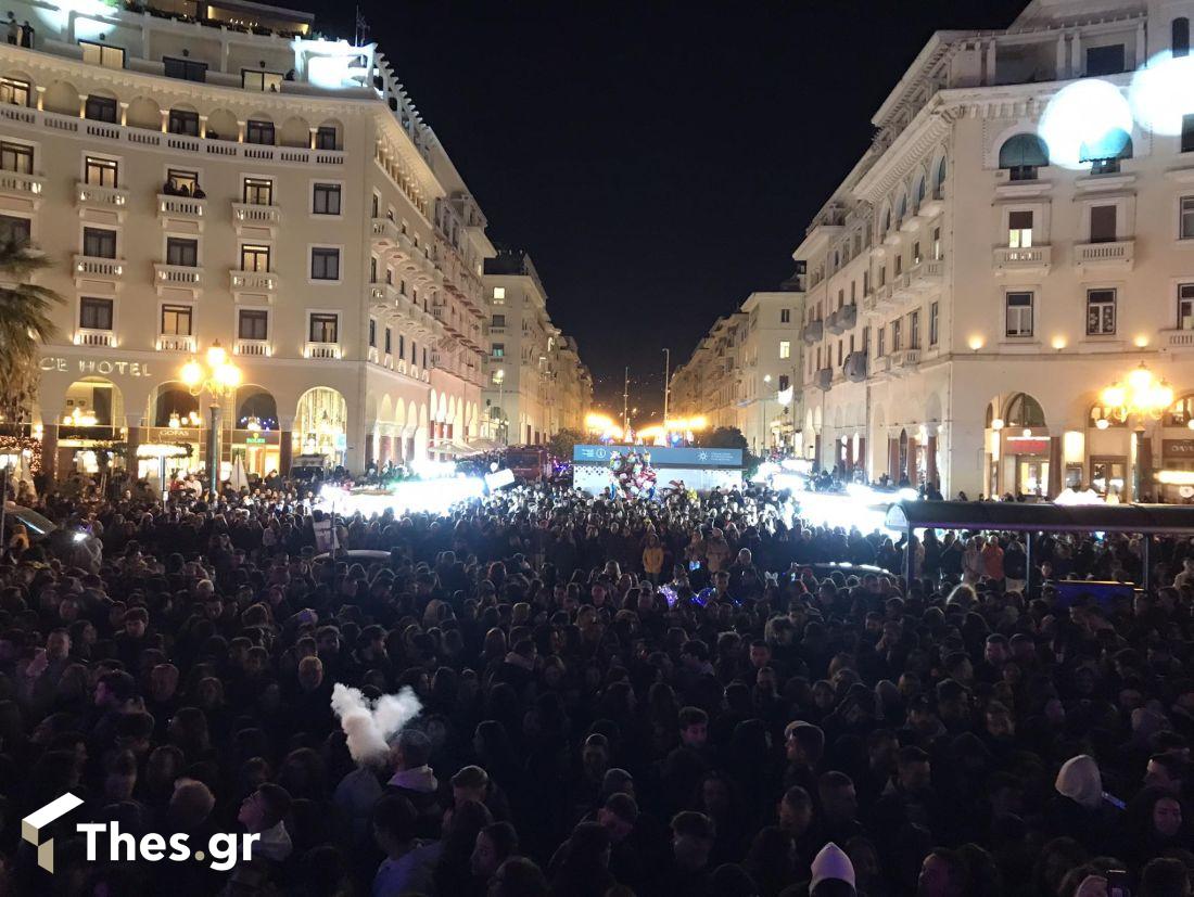 Πλατεία Αριστοτέλους γιορτή άναμμα χριστουγεννιάτικου δέντρου συναυλία